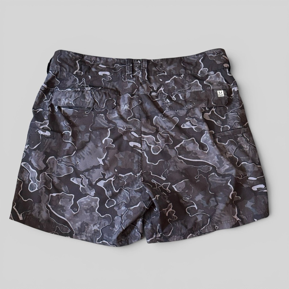 Huk Performance Fishing Shorts Camo Black Gray Boardshorts Outdoor Gear Men's XL - Picture 2 of 9